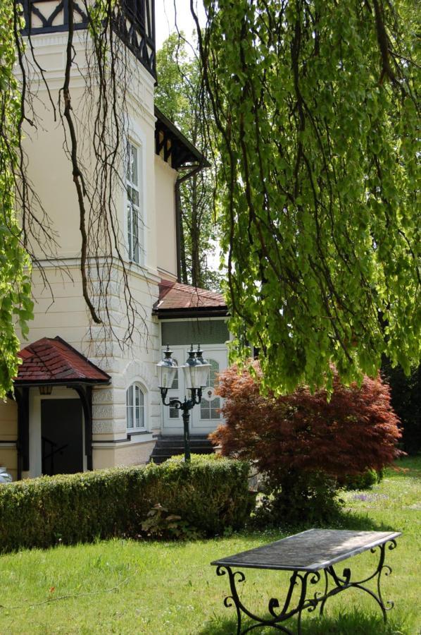 Gloegglhof Bed & Breakfast Trofaiach Bagian luar foto