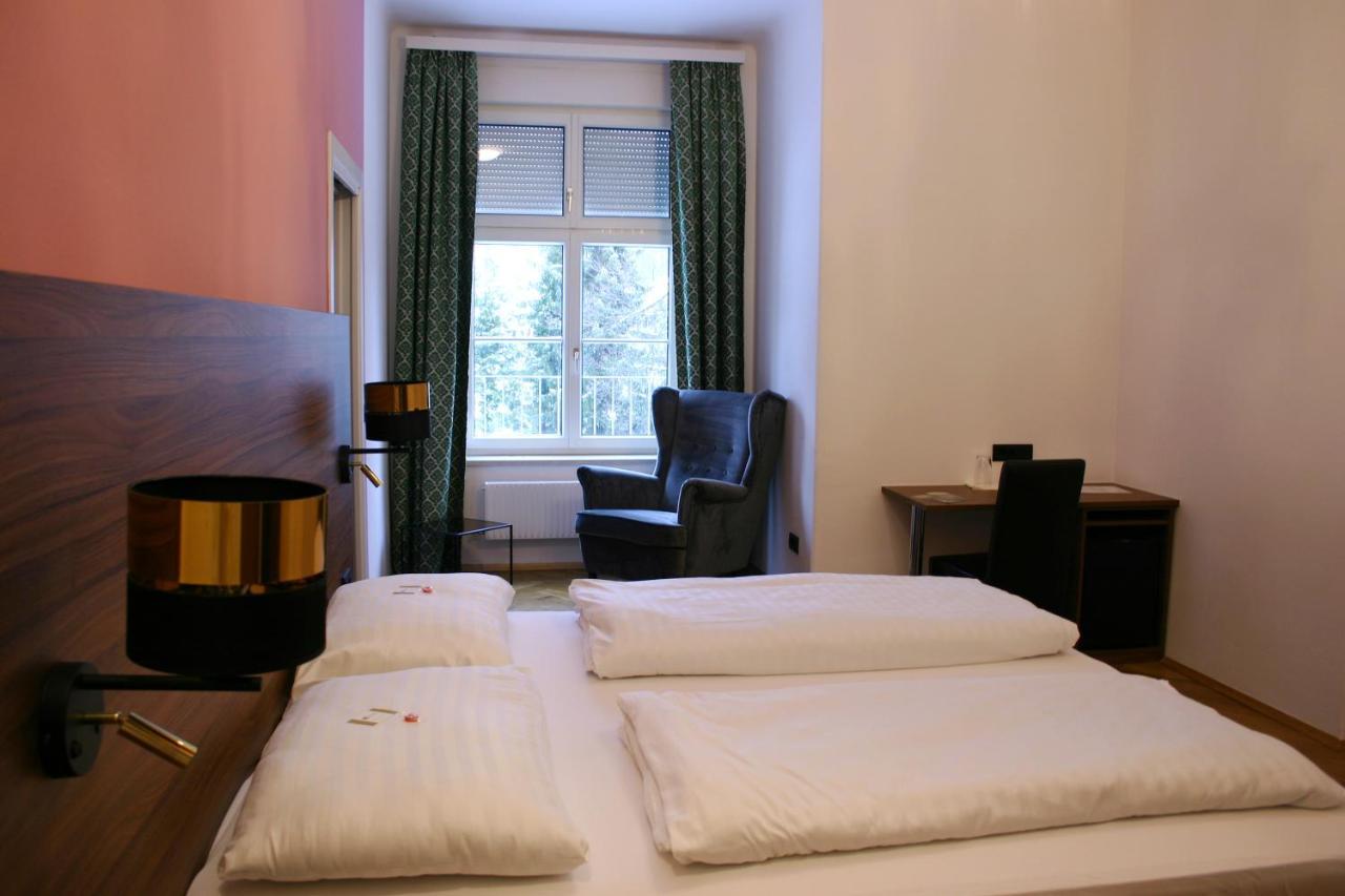 Gloegglhof Bed & Breakfast Trofaiach Bagian luar foto